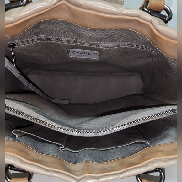 CHANEL Boy Diamond Quilt Patent Leather Tote 16 Series ***RARE and Delicious*** - Picture 16 of 16